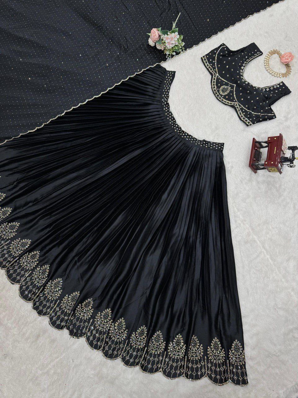 VICTORIA - Black Flowy Lehenga