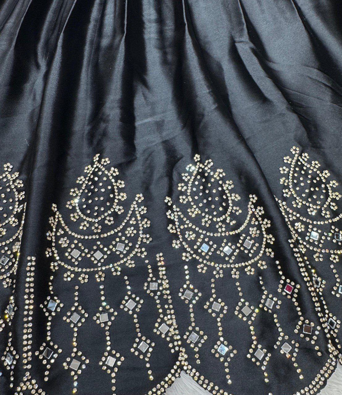 VICTORIA - Black Flowy Lehenga