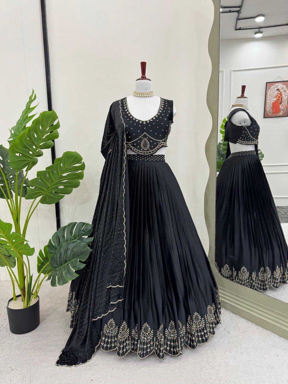 VICTORIA - Black Flowy Lehenga