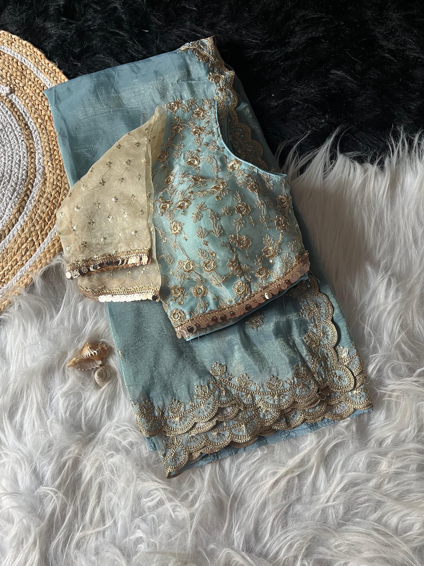 BARSHANA - Chiffon Crush Saree x Readymade Net Blouse & Golden Border