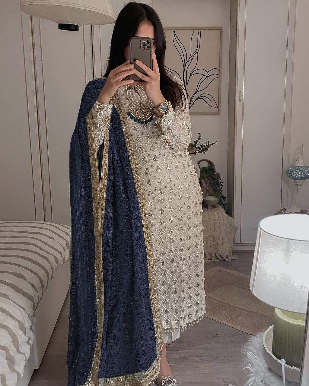 AMEERA- Pakistani Suit x Contrast Duppata