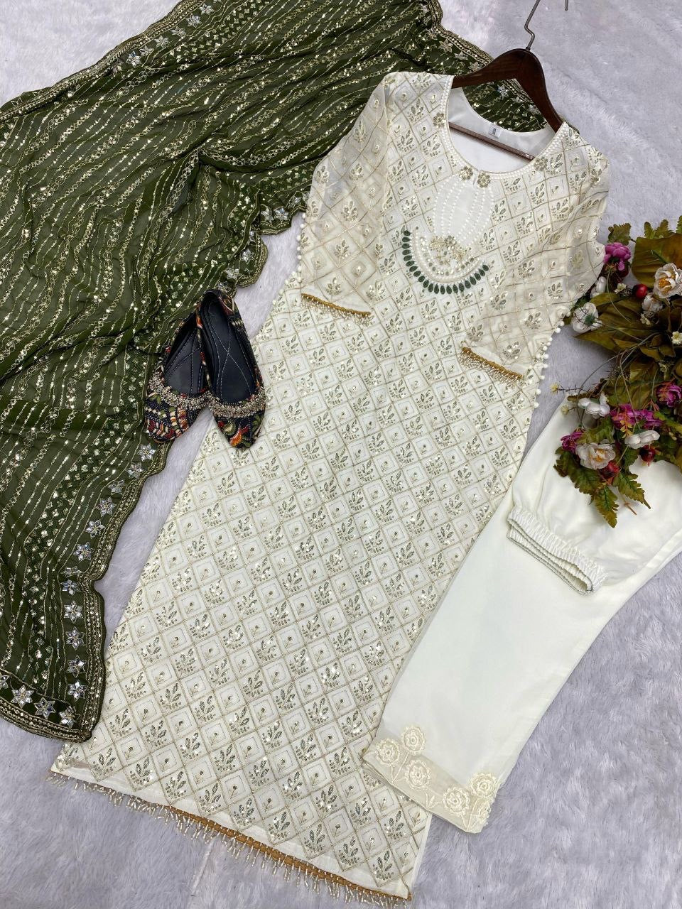 AMEERA- Pakistani Suit x Contrast Duppata