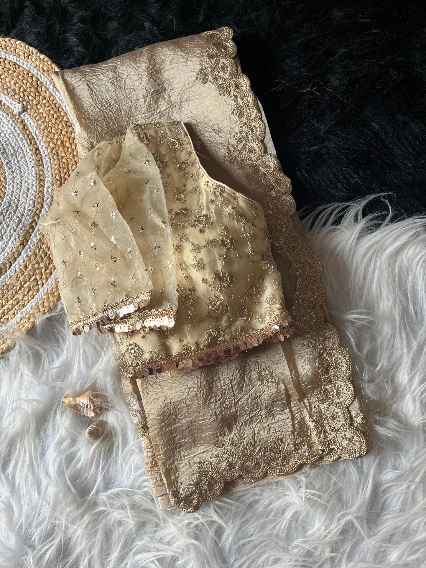 BARSHANA - Chiffon Crush Saree x Readymade Net Blouse & Golden Border