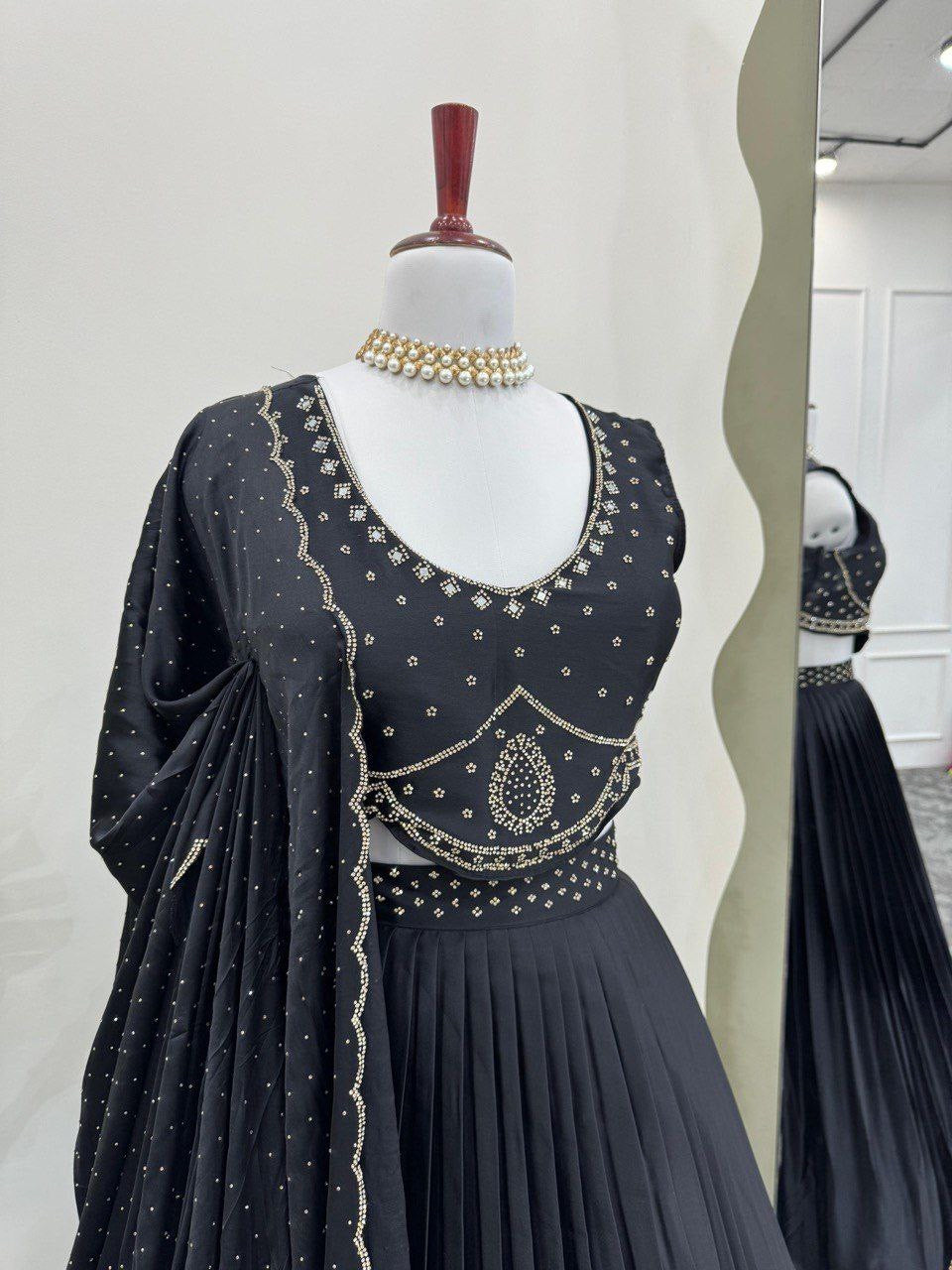 VICTORIA - Black Flowy Lehenga