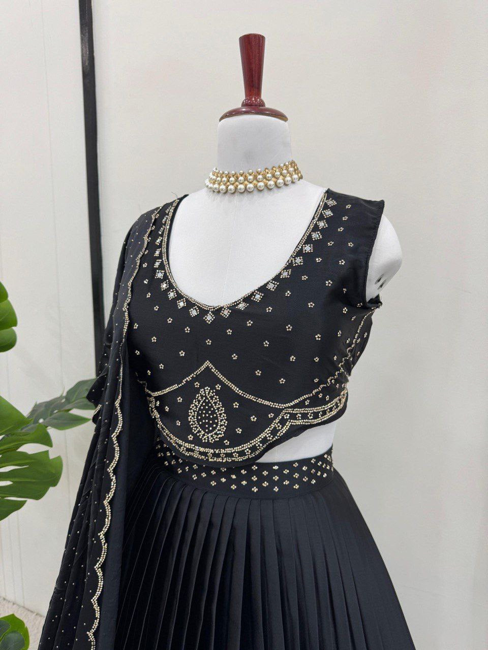 VICTORIA - Black Flowy Lehenga
