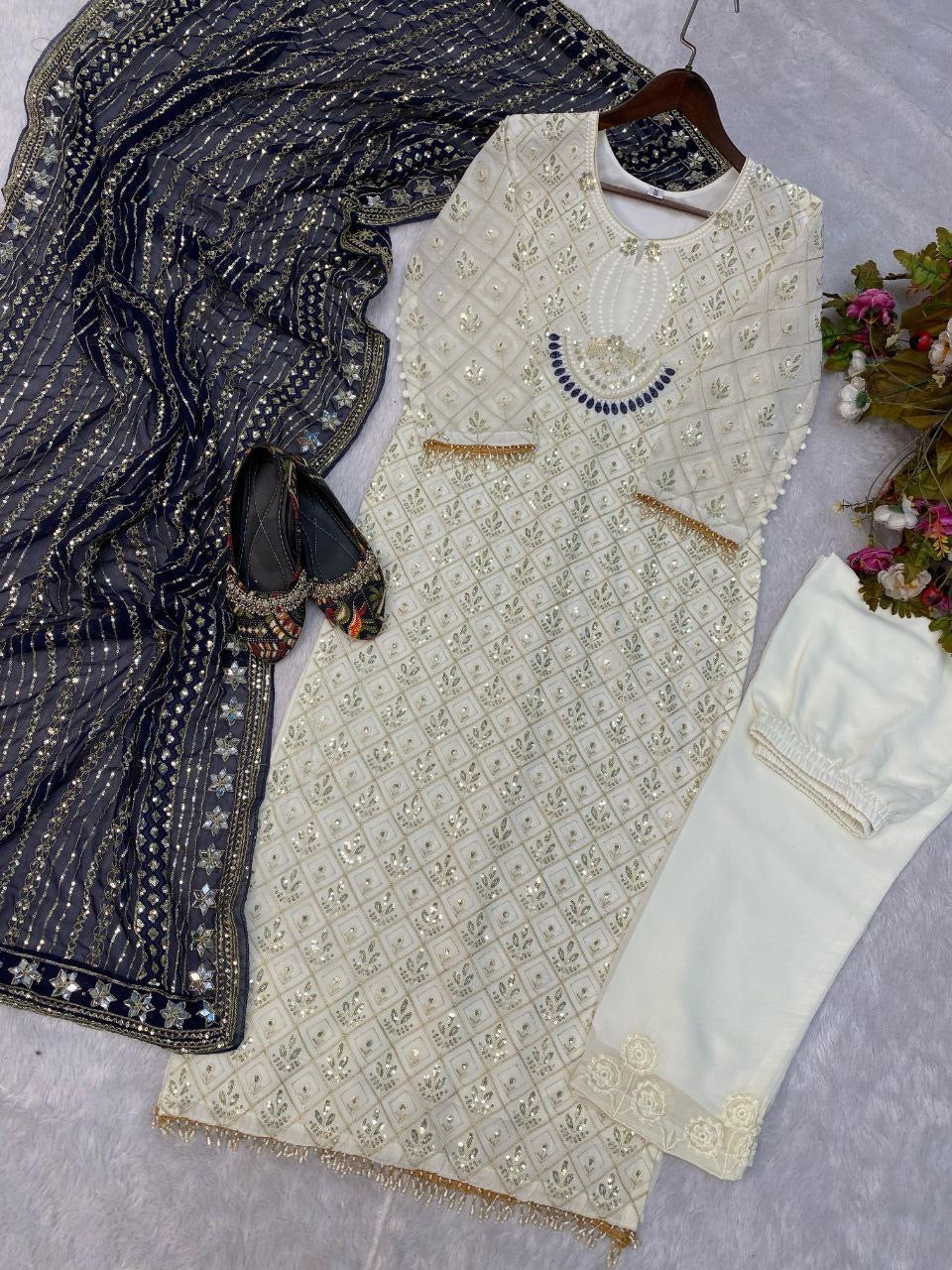 AMEERA- Pakistani Suit x Contrast Duppata
