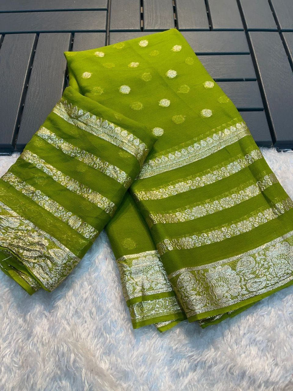 Soft Viscose Georgette Saree x Contrast Blouse