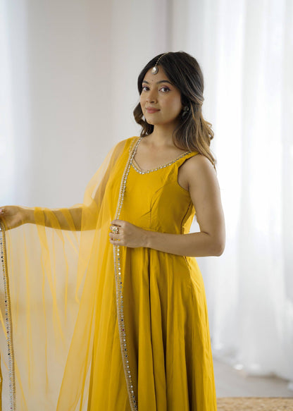 KARINAA - Chanderi Silk Anarkali x Tassel Back Suit