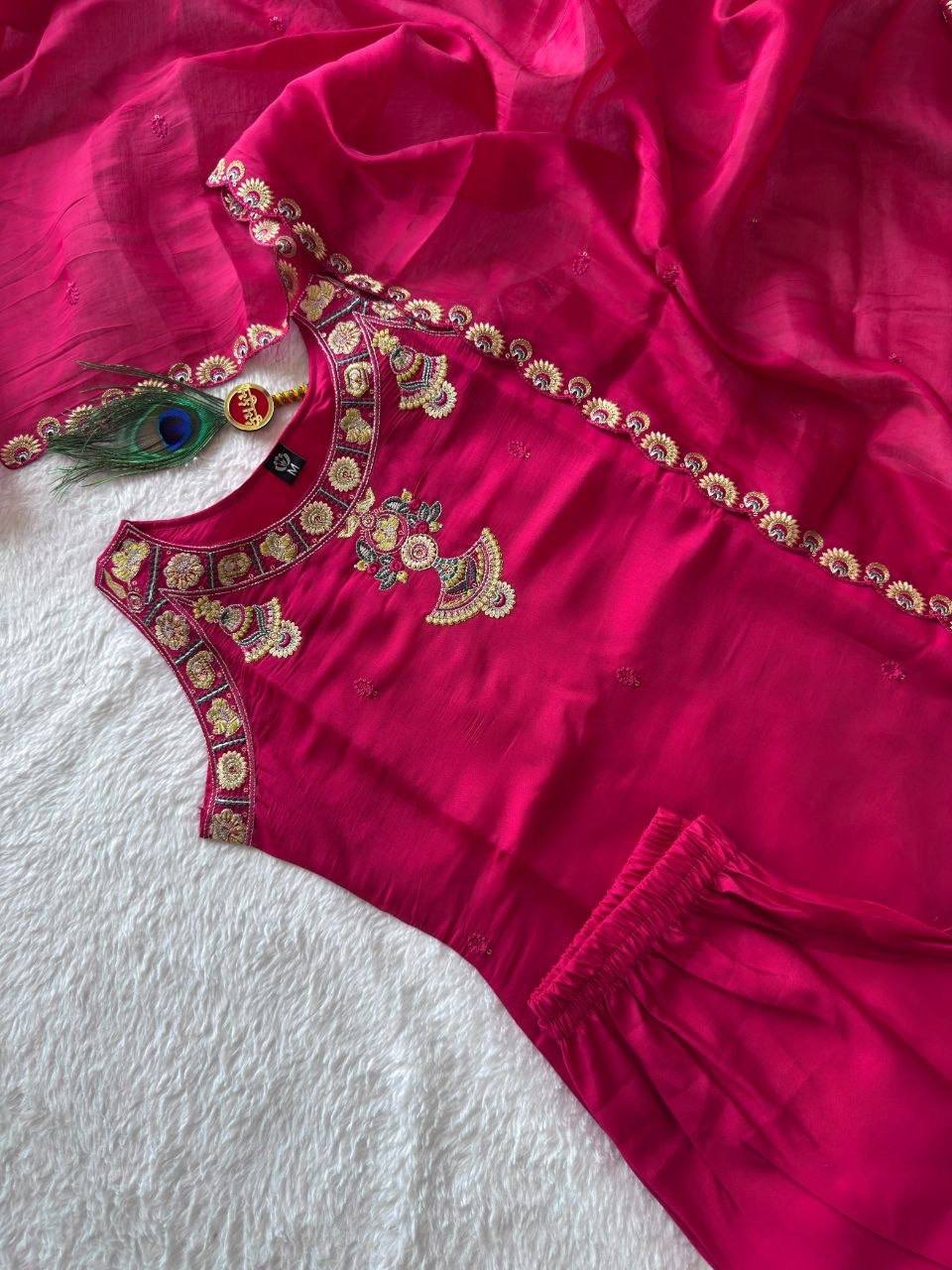 Laksharaa Sarees Kurti set Pink Close-up of kurti neckline and dupatta