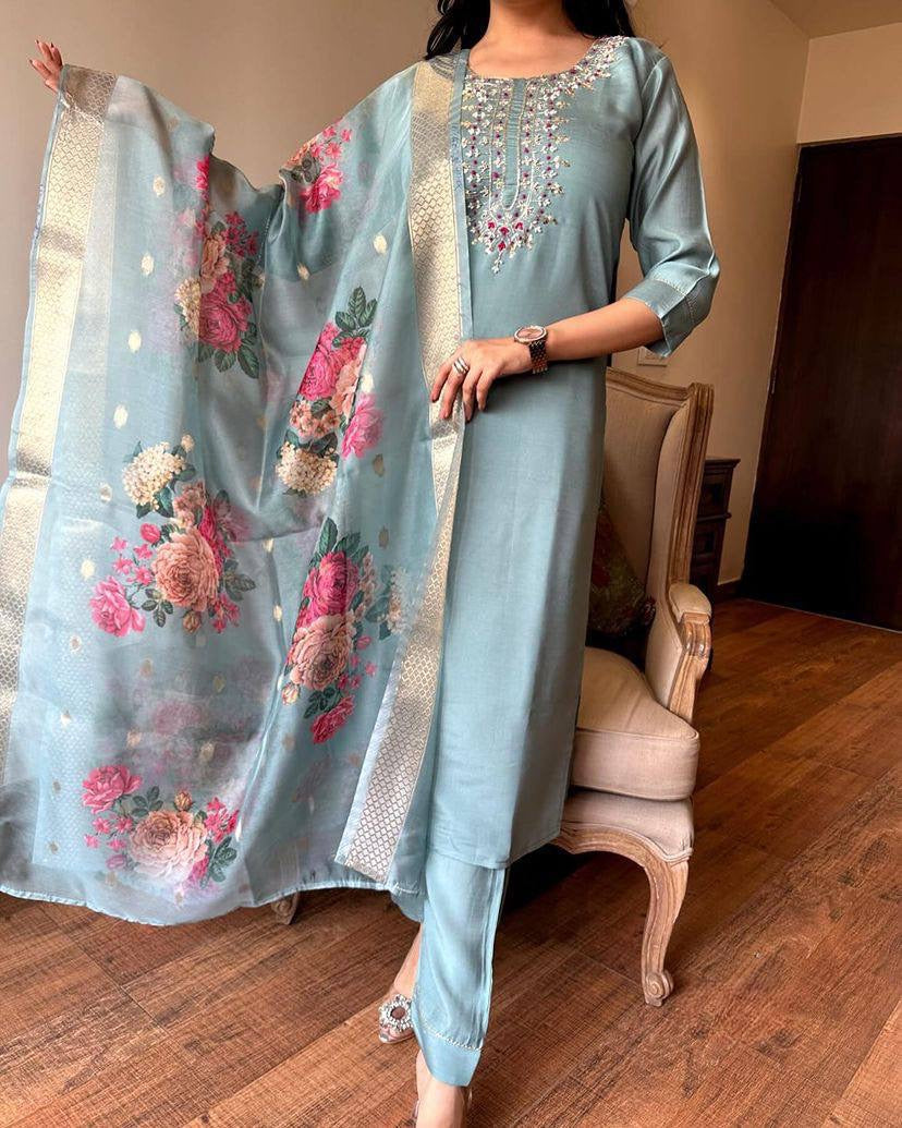 Floral Kurti Set with beautiful neck embroidered work