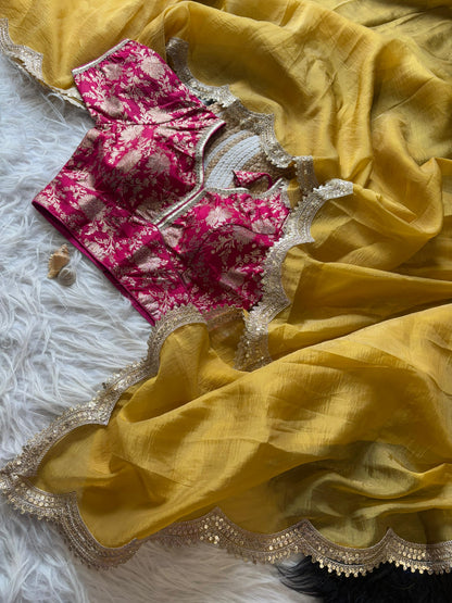 SMITHAA - Premium crush saree X golden border