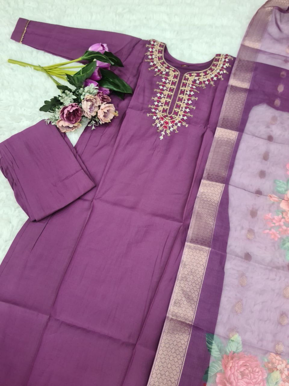 Floral Kurti Set with beautiful neck embroidered work