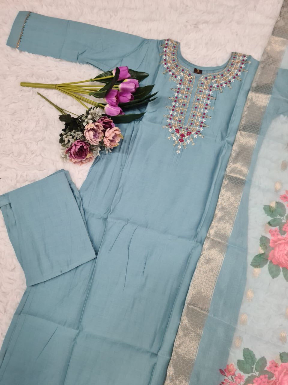 Floral Kurti Set with beautiful neck embroidered work