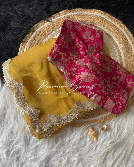 SMITHAA - Premium crush saree X golden border