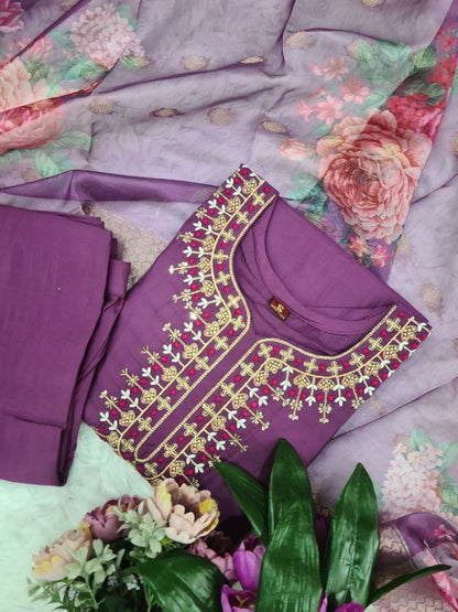 Floral Kurti Set with beautiful neck embroidered work