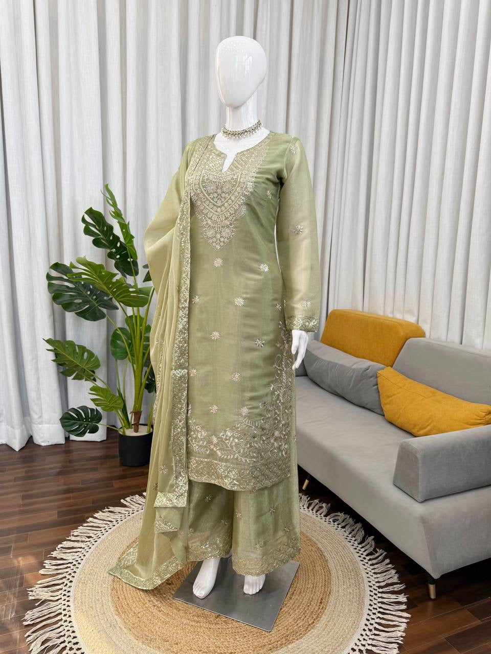 MAHIRA — Green suit - Laksharaa Sarees