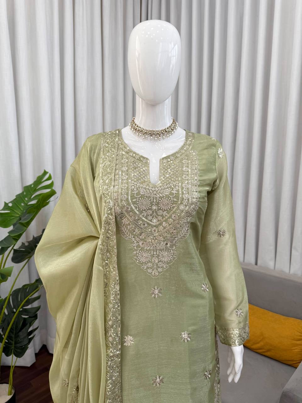 MAHIRA — Green suit - Laksharaa Sarees