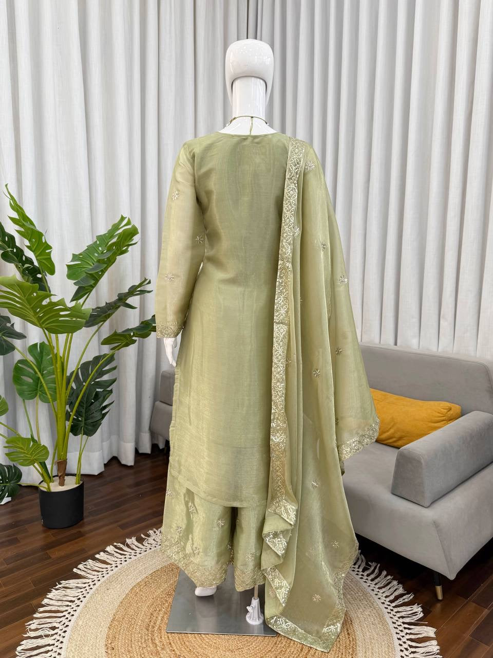 MAHIRA — Green suit - Laksharaa Sarees