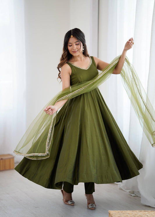 KARINAA - Chanderi Silk Anarkali x Tassel Back Suit