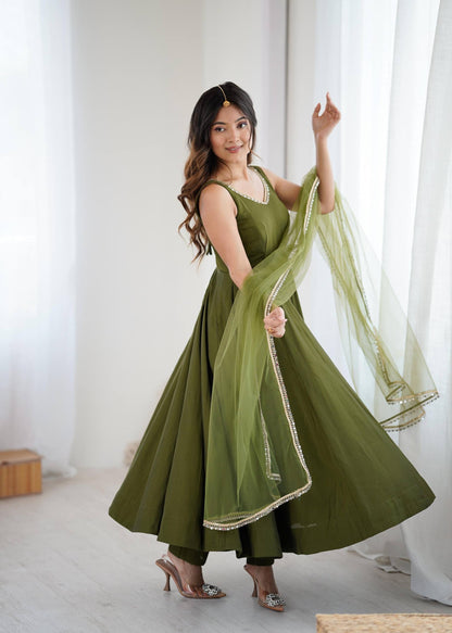 KARINAA - Chanderi Silk Anarkali x Tassel Back Suit