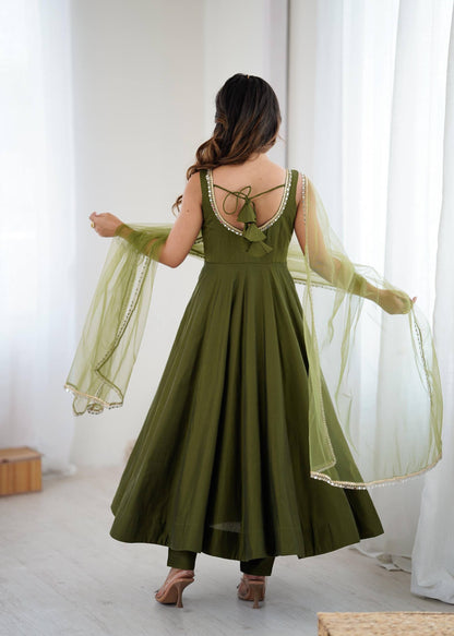 KARINAA - Chanderi Silk Anarkali x Tassel Back Suit