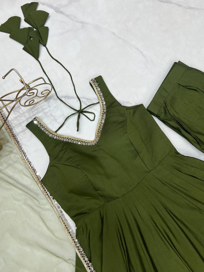 KARINAA - Chanderi Silk Anarkali x Tassel Back Suit