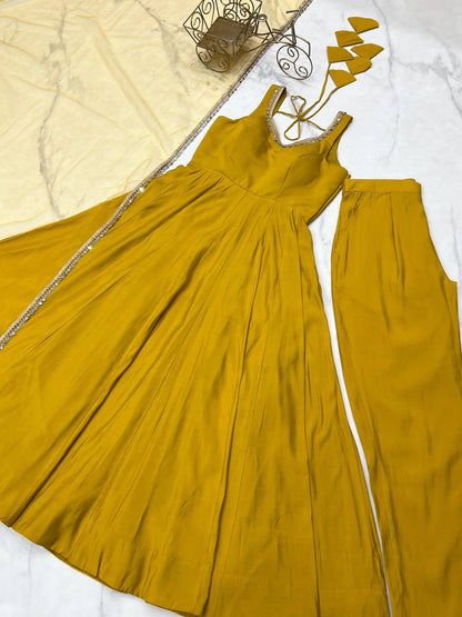 KARINAA - Chanderi Silk Anarkali x Tassel Back Suit