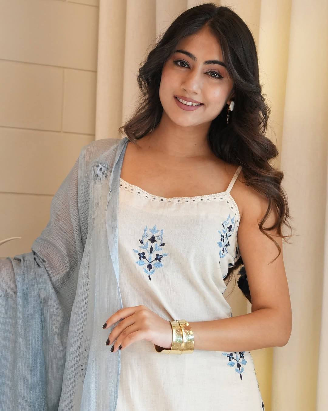 Cute Floral Sleeveless Kurti Set