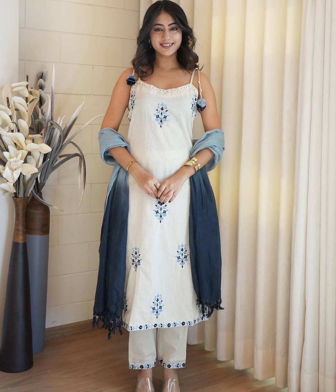 Cute Floral Sleeveless Kurti Set