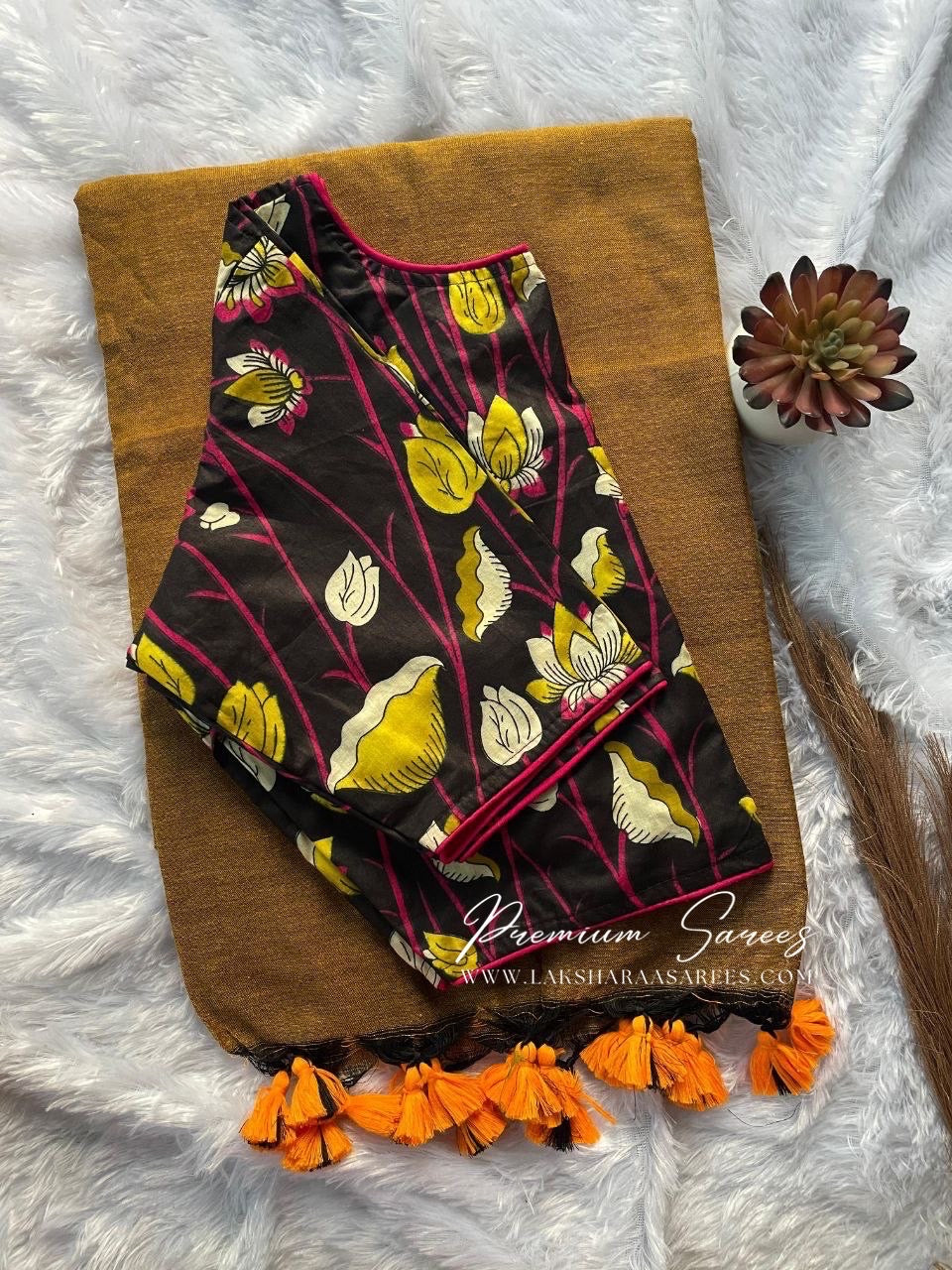 BAVEE — Cute Kadhi Cotton Saree x Stitched Blouse - Laksharaa Sarees