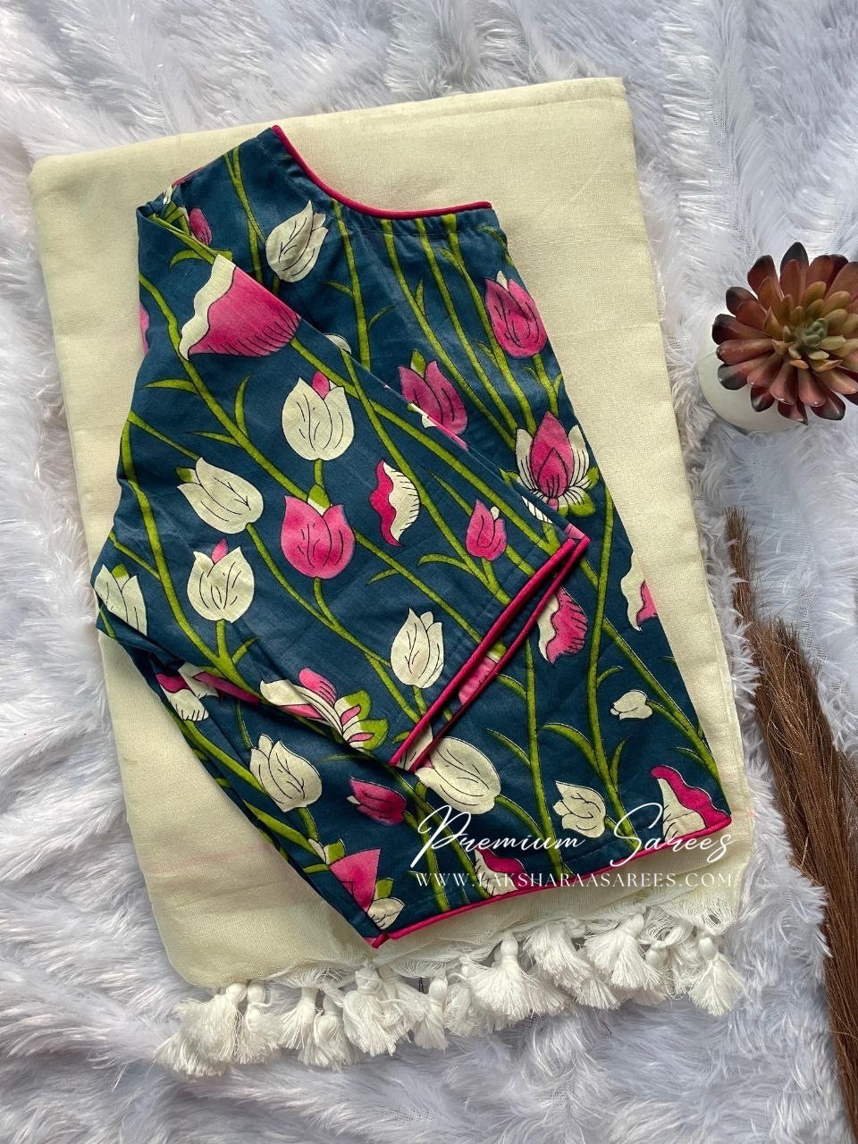 BAVEE — Cute Kadhi Cotton Saree x Stitched Blouse - Laksharaa Sarees