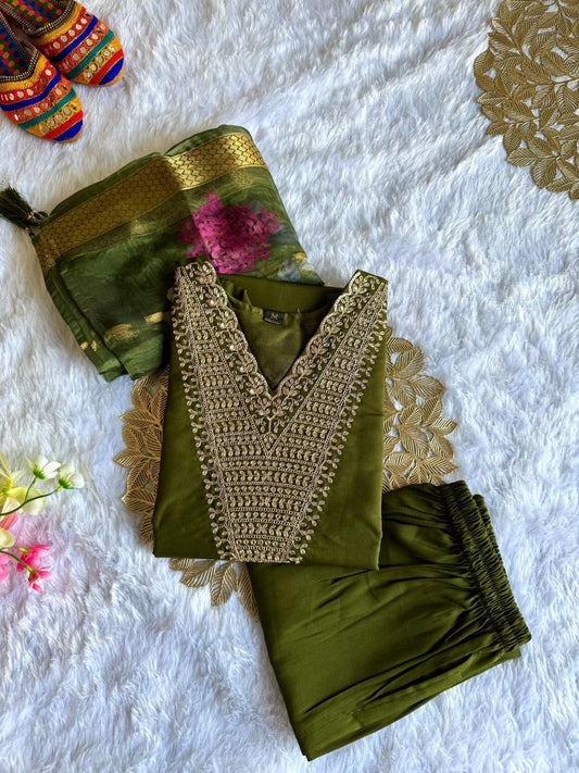 Dark green comfy kurti set from Laksharaa Sarees with intricate embroidery and matching leggings, perfect for casual wear.
