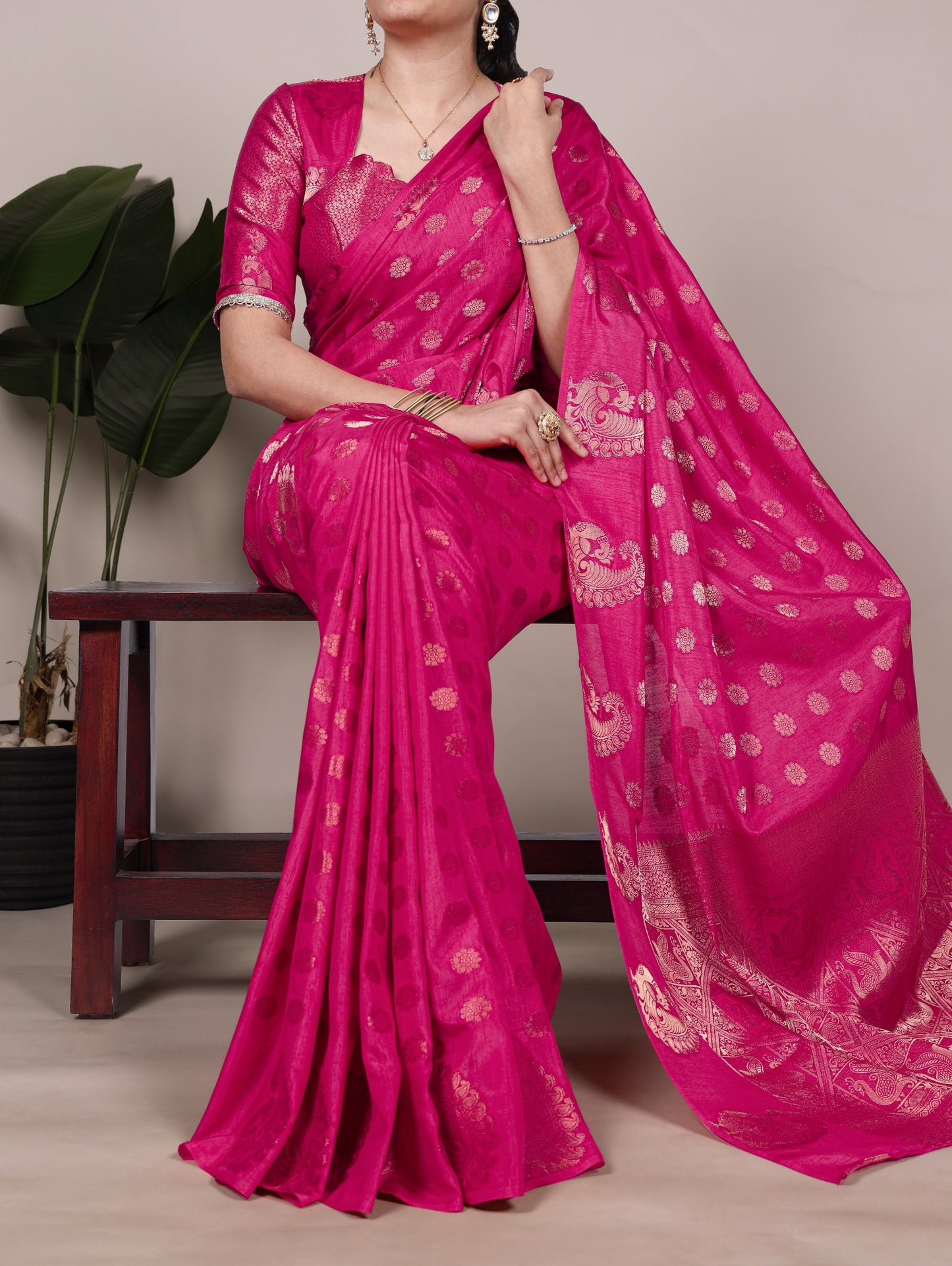 INIYAVAL - Roop Silk Saree