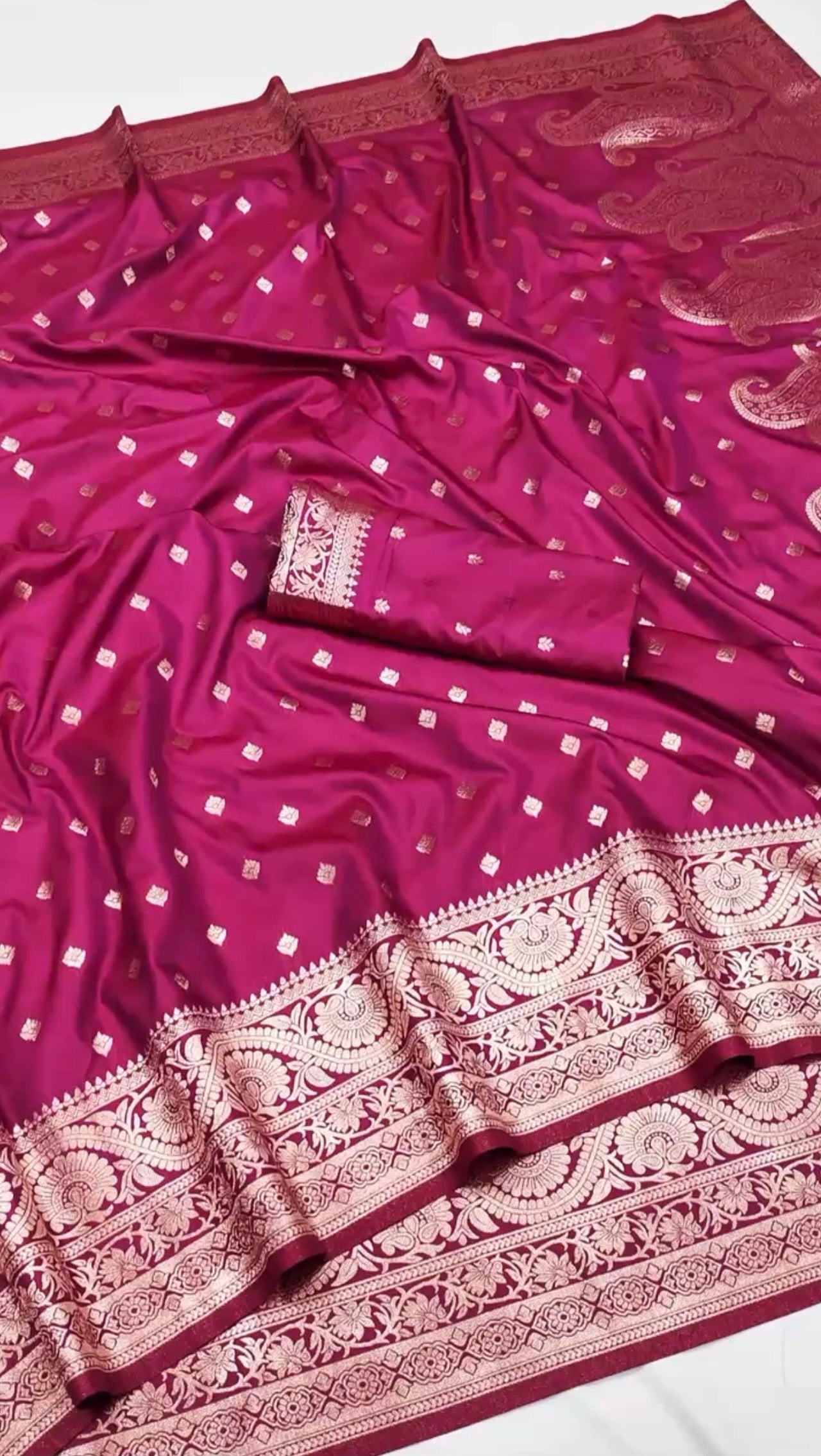 Elegant dual-toned Banarasi soft silk saree from Laksharaa Sarees, featuring intricate gold zari work and rich traditional design.