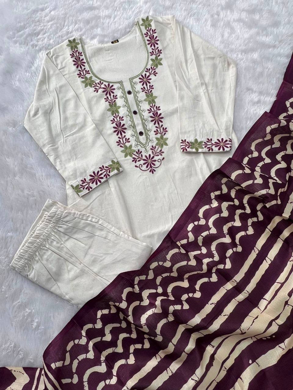 Laksharaa Sarees Kadhi Kurti Set Off-White Flat Lay