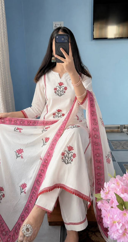 Laksharaa Sarees Summer Special - pink Jaipur Cotton Kurti Set Off-White Worn by Model