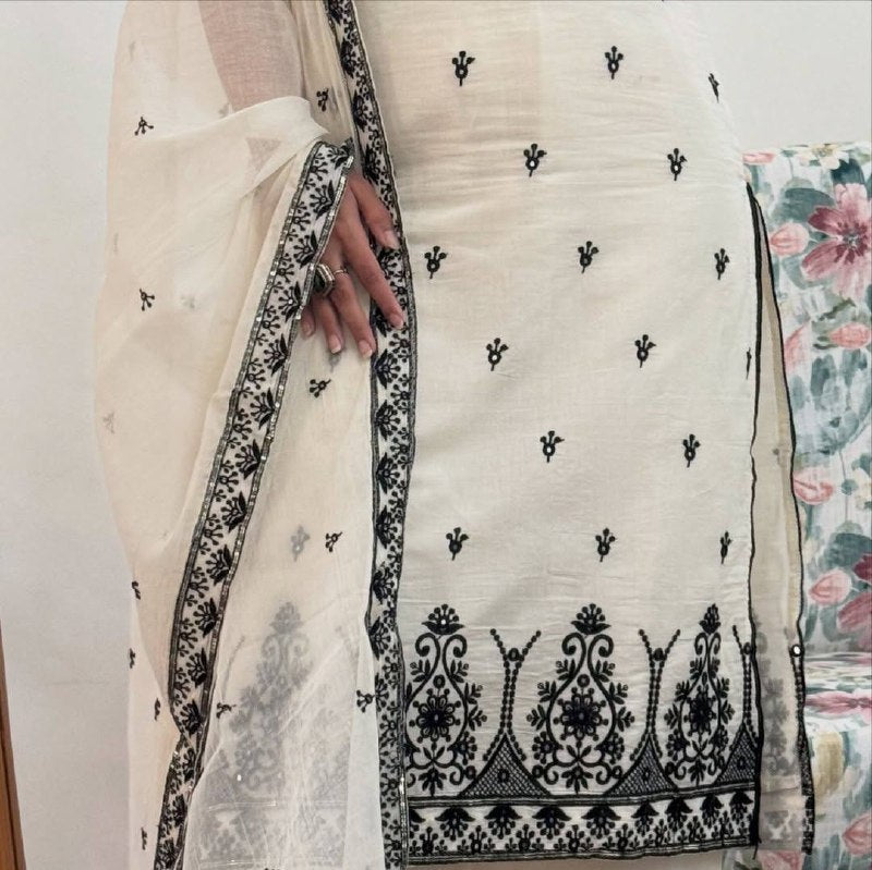 Laksharaa Sarees Maska Cotton Silk Kurta Set Off-White with Black Embroidery Detail Shot