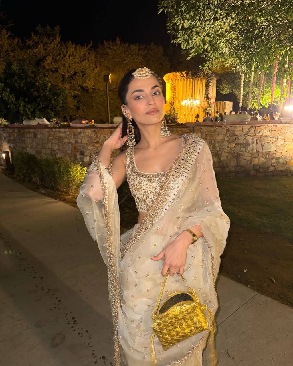 House of Kurtas Cream Georgette Dinner Saree