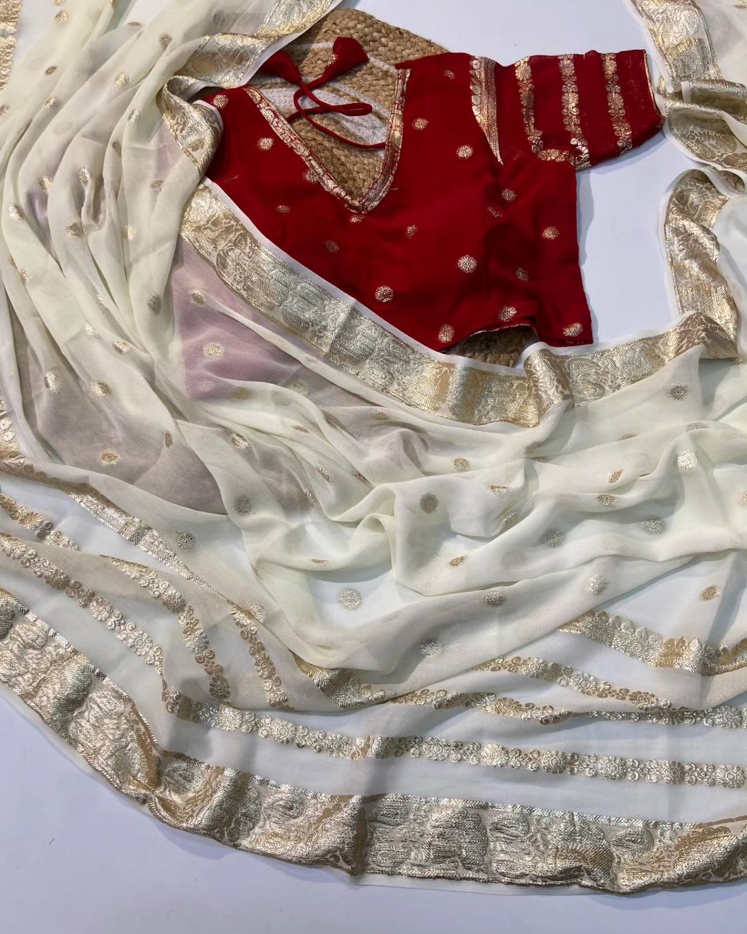Soft Viscose Georgette Saree x Contrast Blouse - Laksharaa Sarees