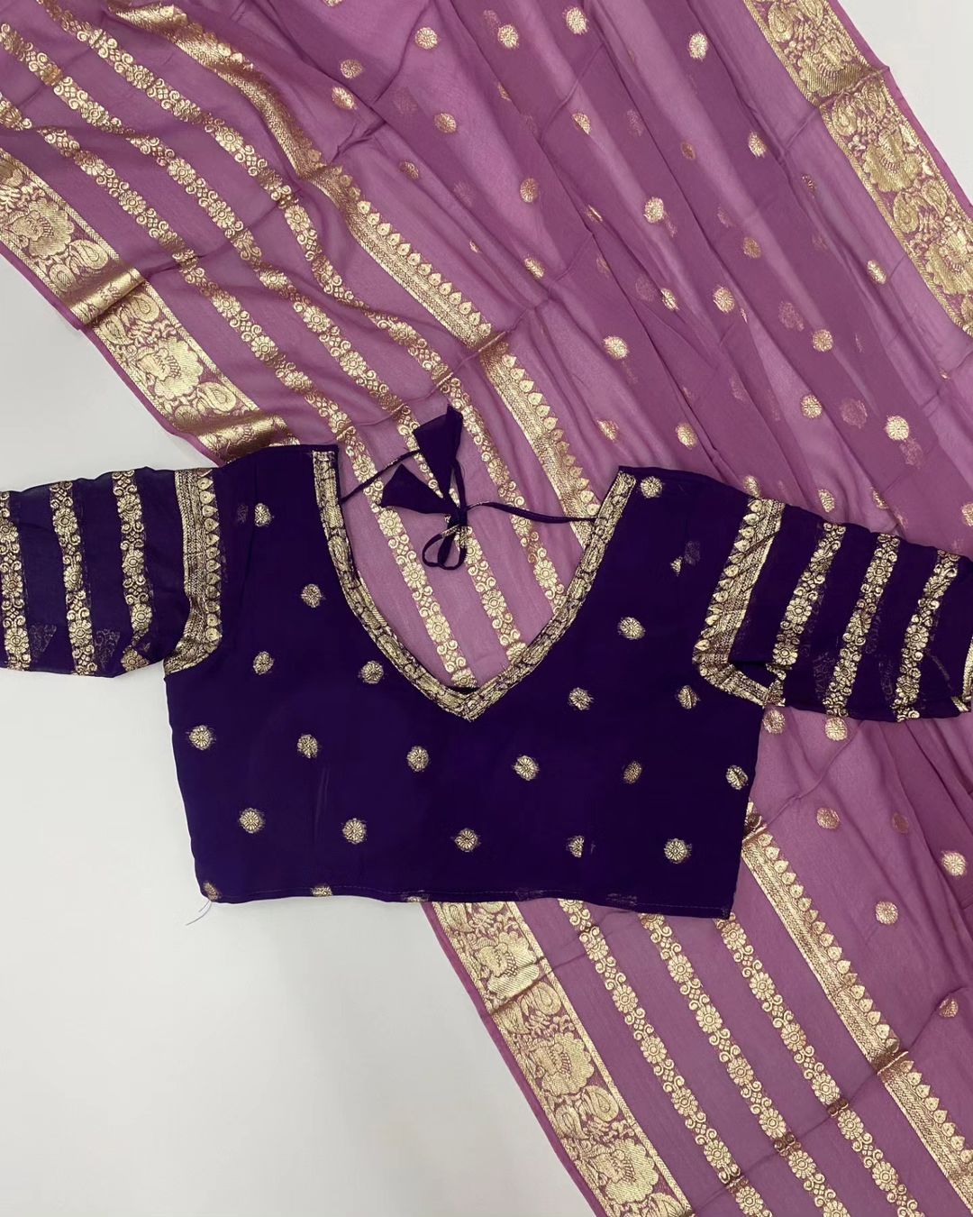 Soft Viscose Georgette Saree x Contrast Blouse